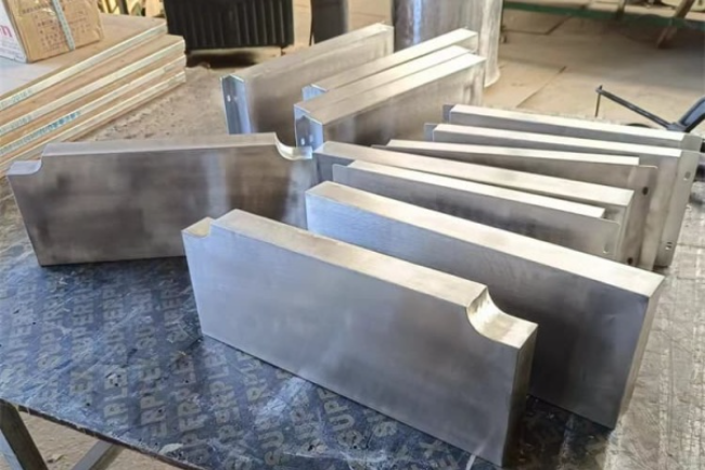 阿拉善不锈钢包铅件